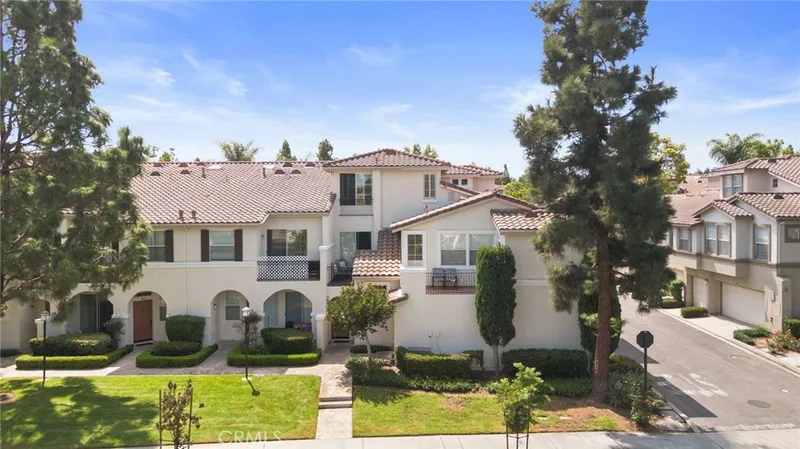 811 Larkridge, Irvine, CA 92618