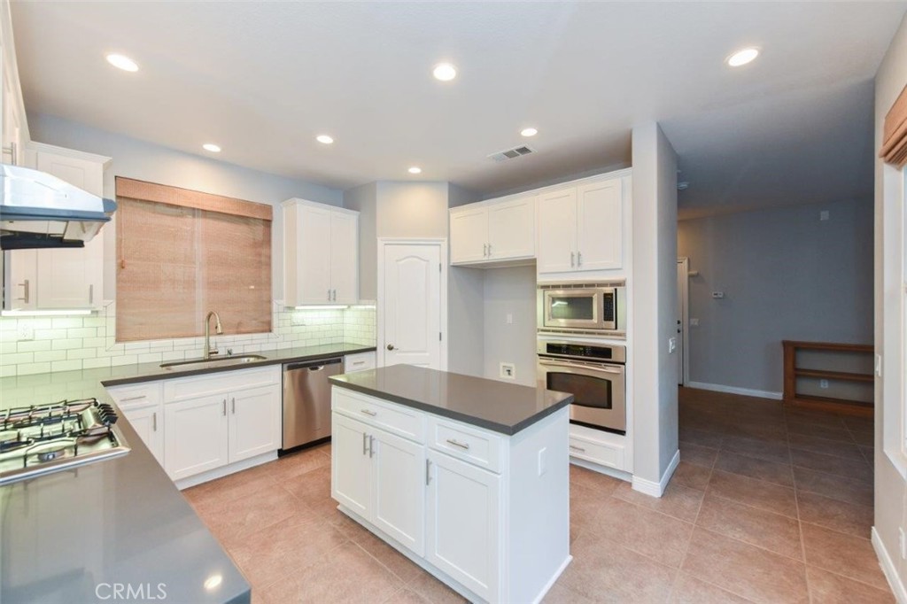 82 Figtree, Irvine CA 92603 - photo 7