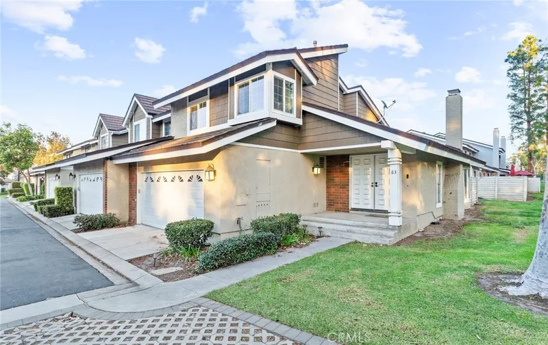 83 Weepingwood 35, Irvine, CA 92614