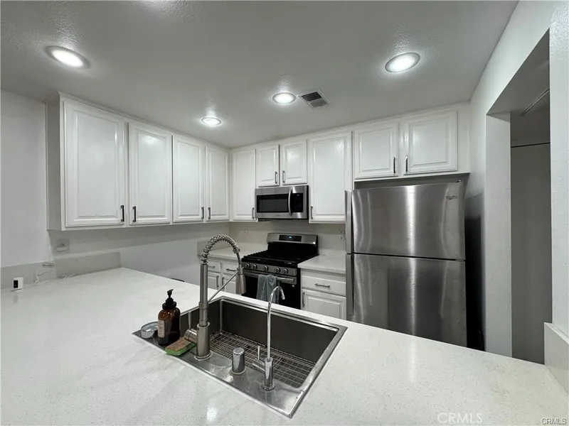 84 Lemon 270, Irvine
