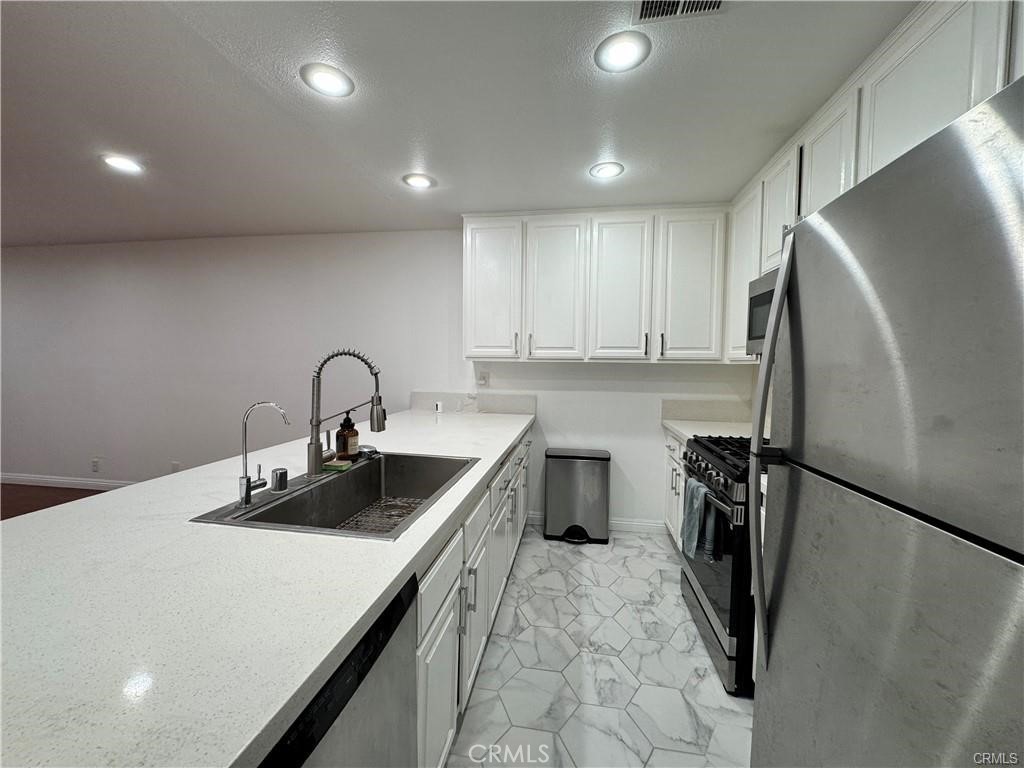 84 Lemon 270, Irvine CA 92618 - photo 2