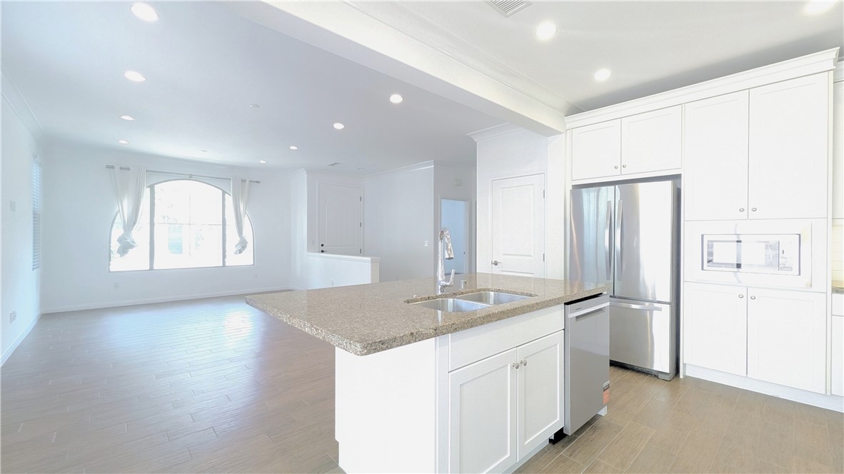 85 Thornhurst, Irvine CA 92620 - photo 5