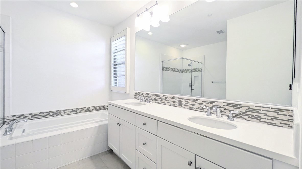 Primary Ensuite Bathroom - 85 Thornhurst, Irvine CA 92620 - photo 13