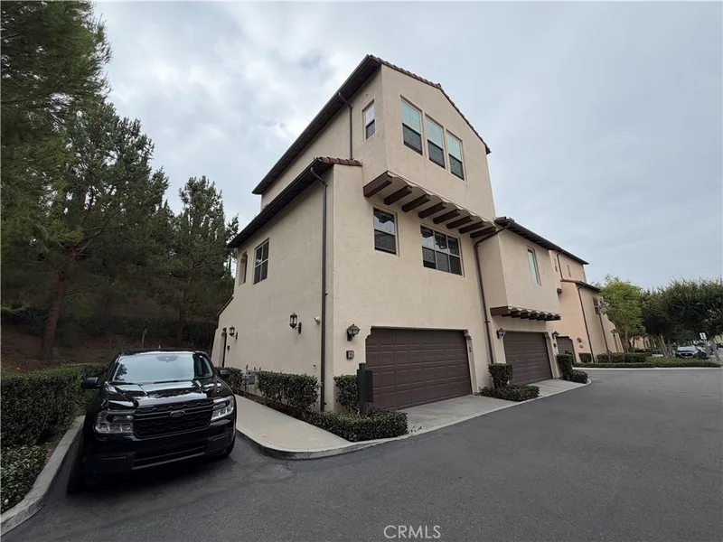 88 Bronze Leaf, Irvine