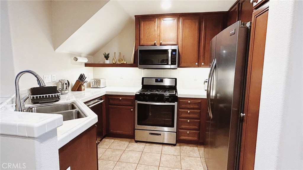 88 Dovetail, Irvine CA 92603 - photo 3