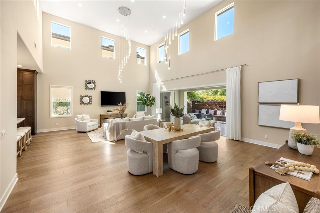 88 Iluna, Irvine CA 92618 - photo 2