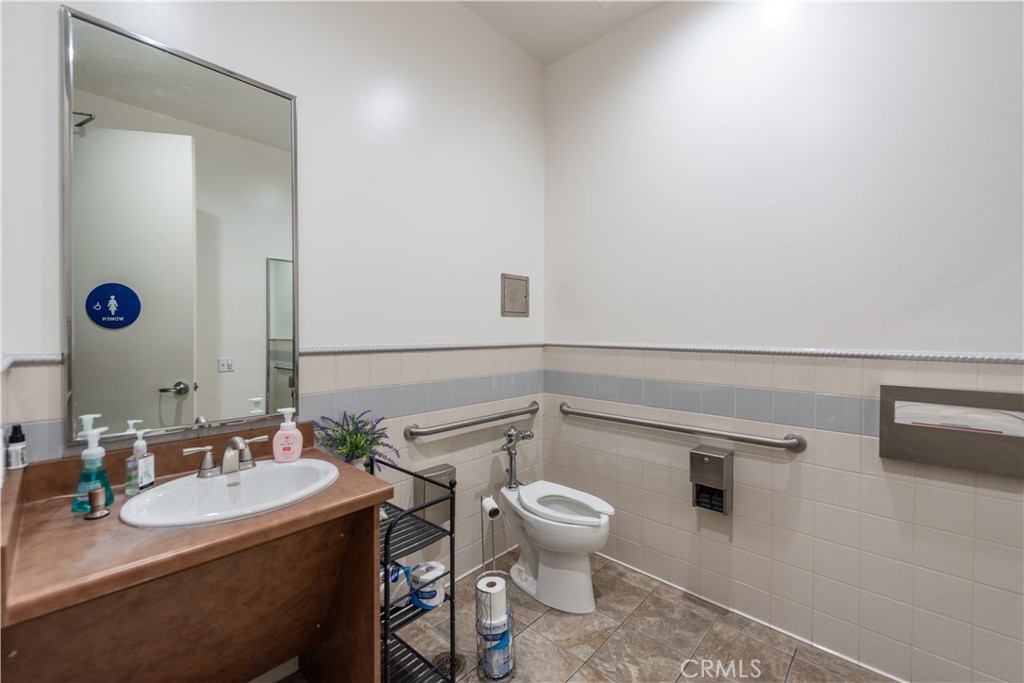 8925 Research Drive, Irvine CA 92618 - photo 30