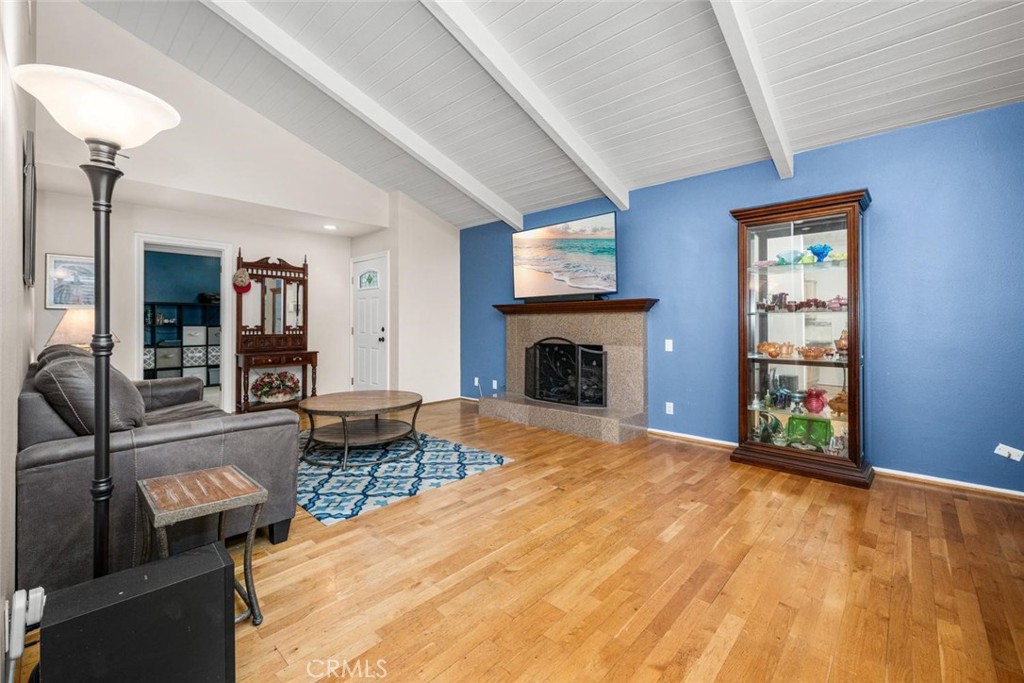Vaulted ceilings in main living area. - 9 Badger Pass, Irvine CA 92604 - photo 7