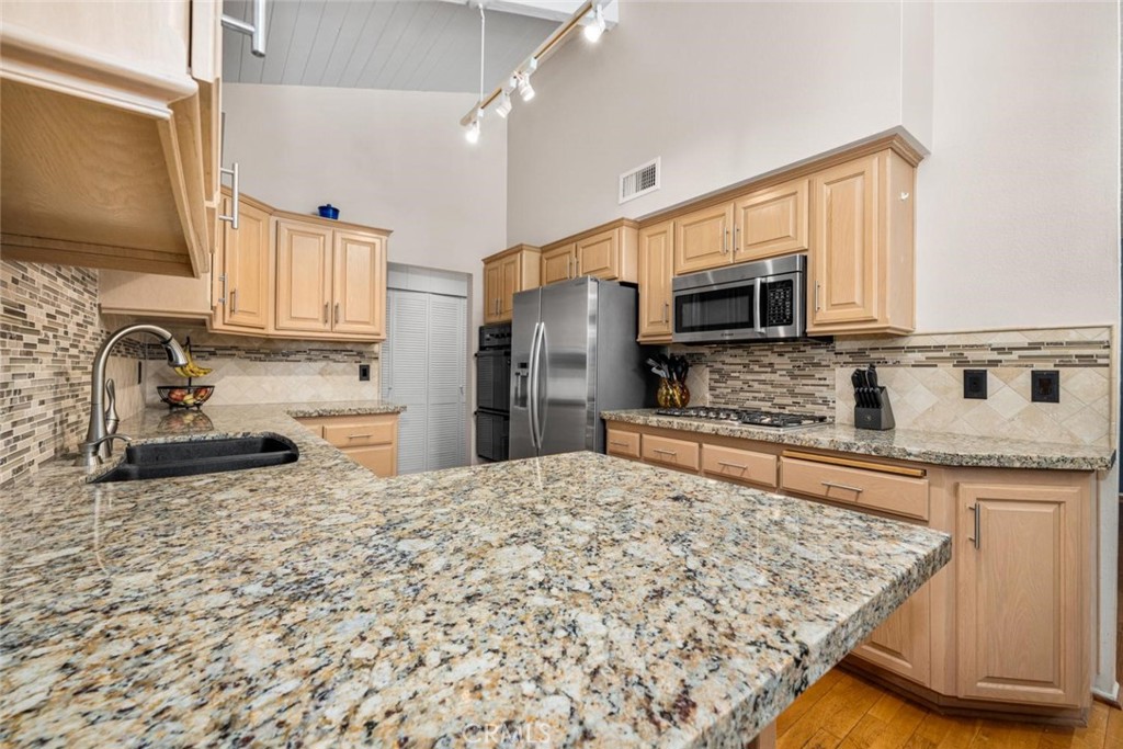 Peninsula provides additional seating in kitchen. - 9 Badger Pass, Irvine CA 92604 - photo 9
