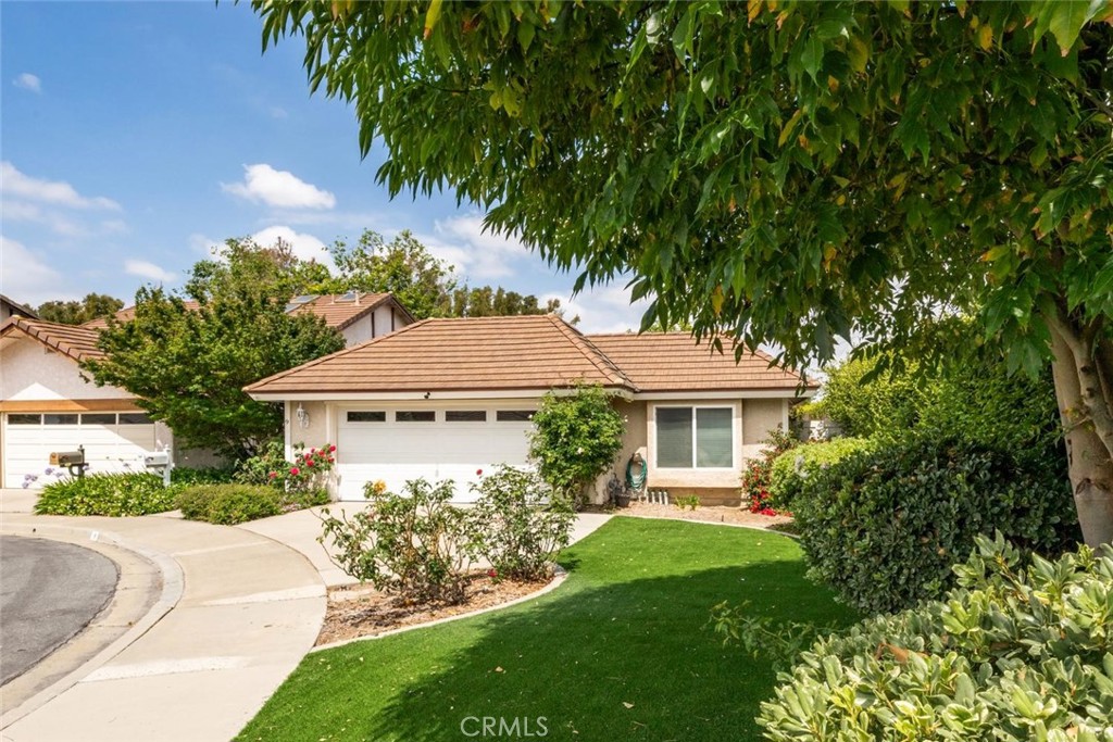 Oversized low maintenance front yard - 9 Badger Pass, Irvine CA 92604 - photo 17