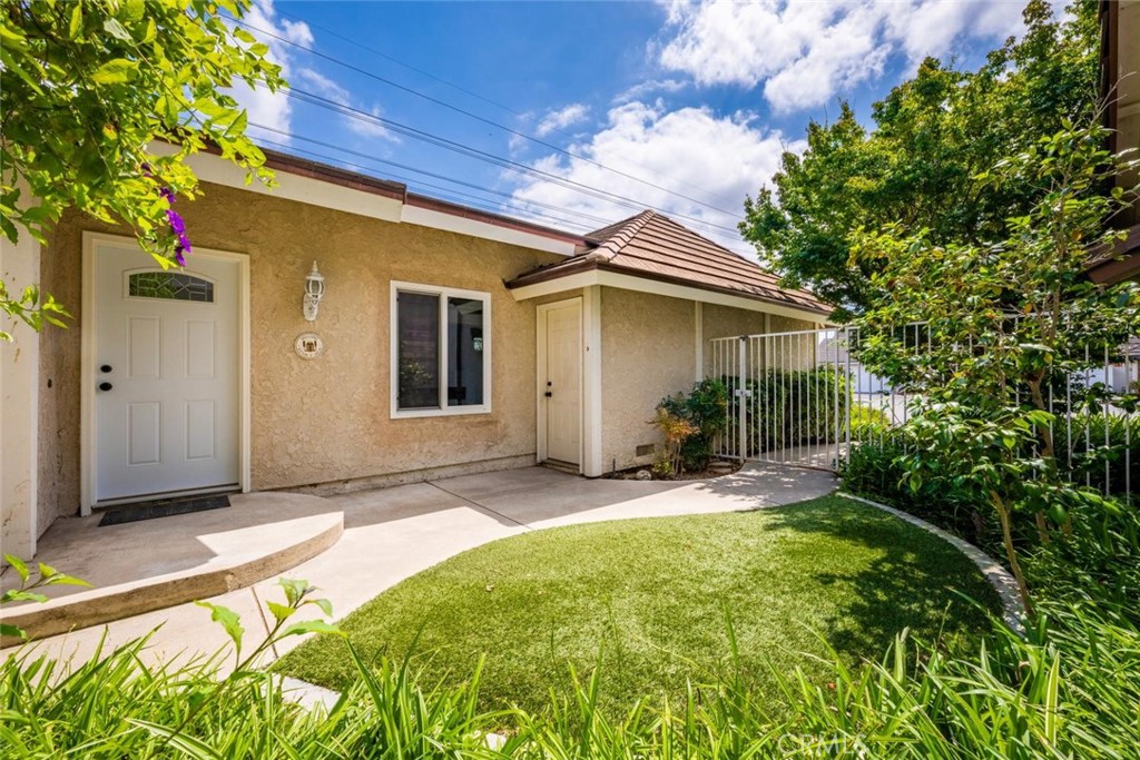 Attached garage with storage and laundry. - 9 Badger Pass, Irvine CA 92604 - photo 18