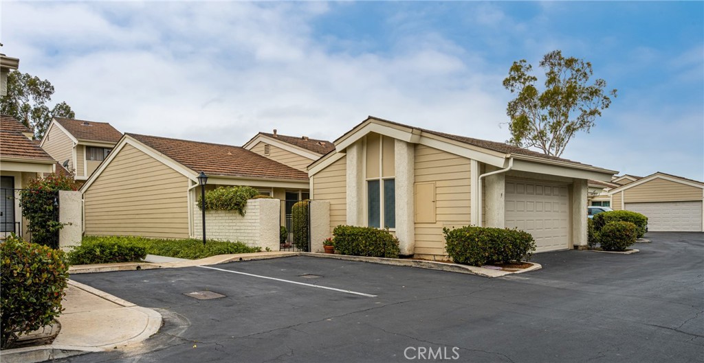 9 Driftwood - 9 Driftwood 22, Irvine CA 92604 - photo 1