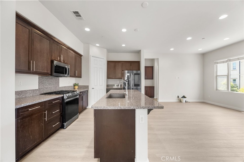 90 Renewal, Irvine CA 92618 - photo 6