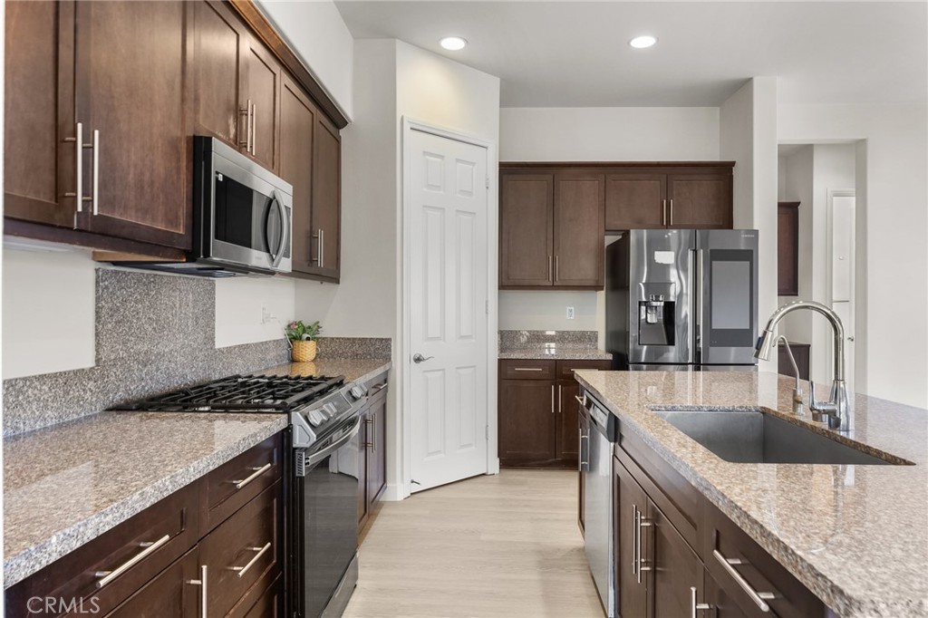 90 Renewal, Irvine CA 92618 - photo 8