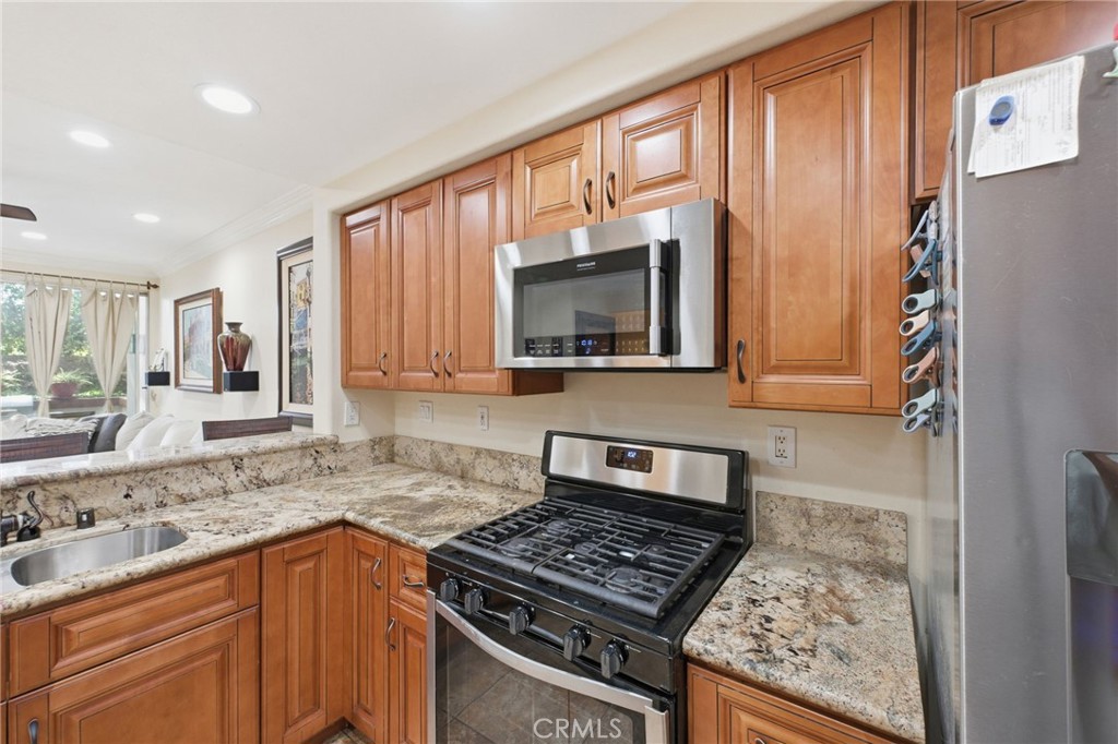 902 Solvay Aisle, Irvine CA 92606 - photo 12