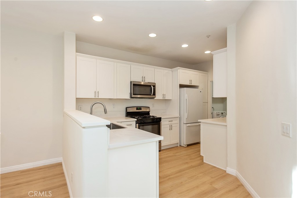 905 Somerville, Irvine CA 92620 - photo 7