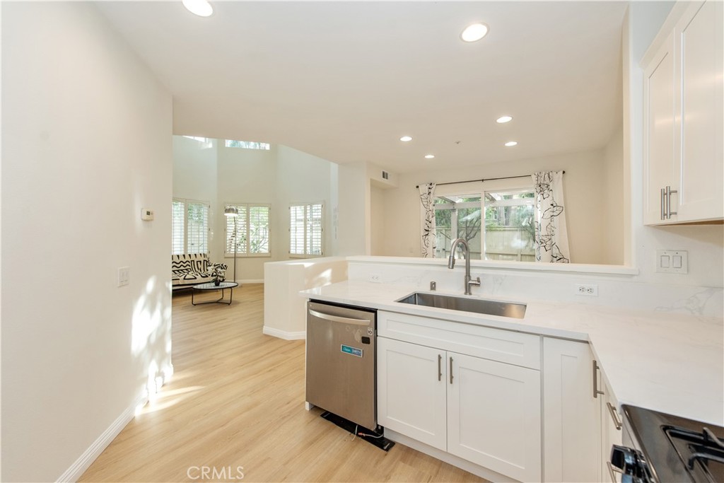 905 Somerville, Irvine CA 92620 - photo 9