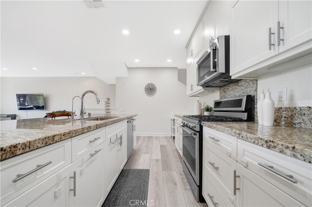 Kitchen - 92 Capricorn, Irvine CA 92618 - photo 8