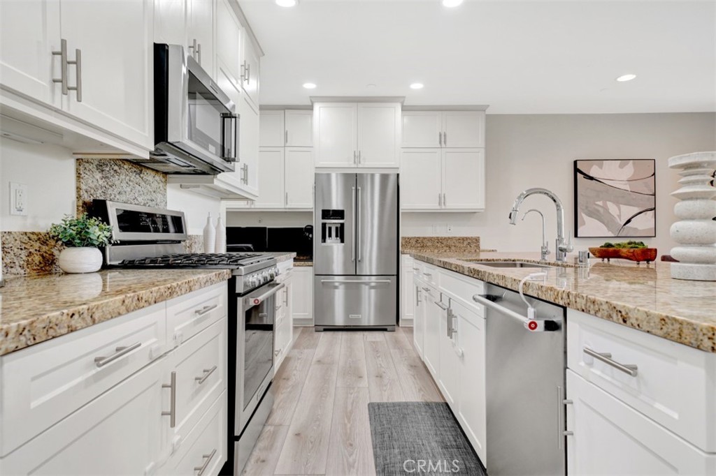 Kitchen - 92 Capricorn, Irvine CA 92618 - photo 9