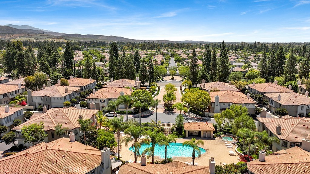 gated community with a pool. - 933 Somerville, Irvine CA 92620 - photo 34