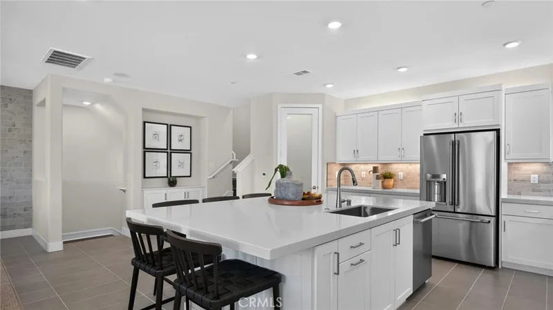933 Treble, Irvine, CA 92618