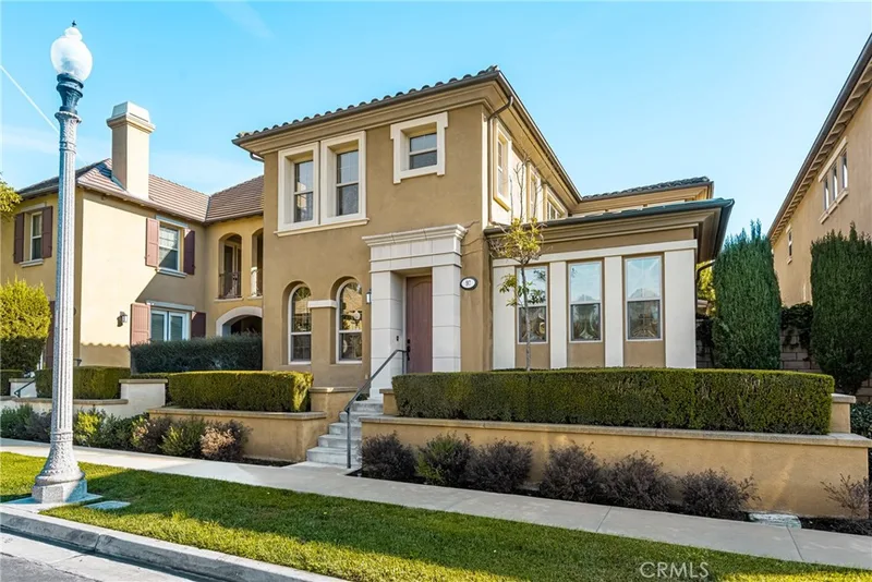 97 Twin Gables, Irvine, CA 92620
