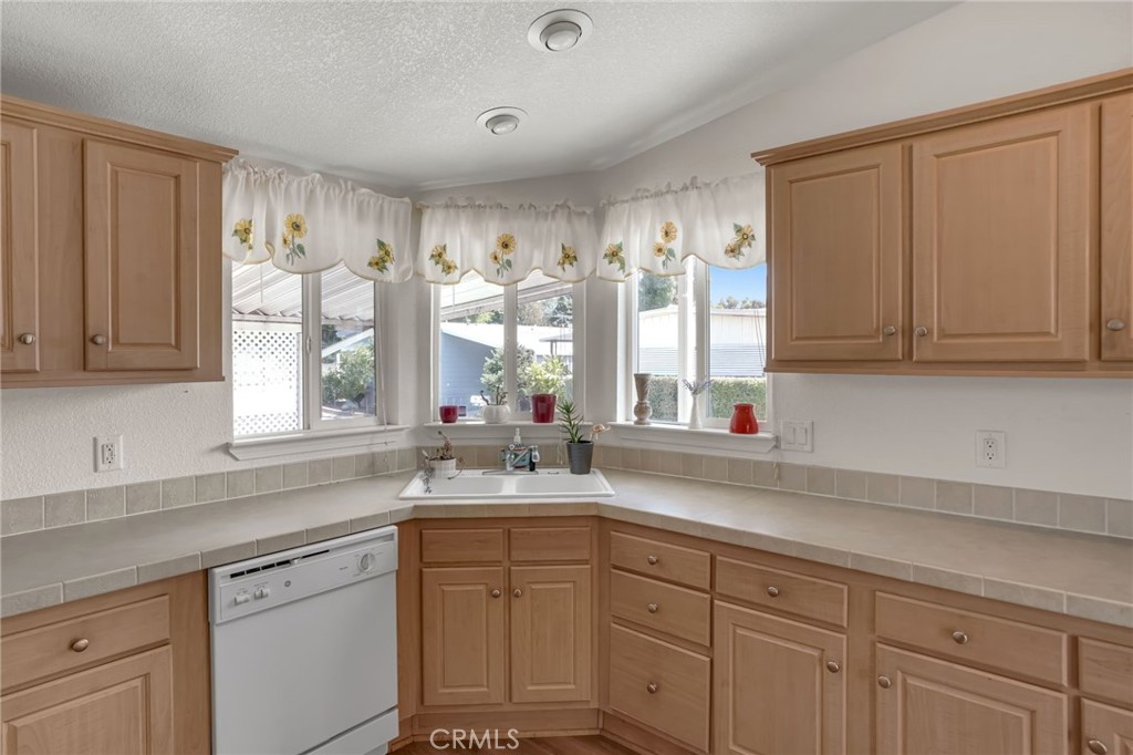 1001 W Lambert 219, La Habra CA 90631 - photo 17