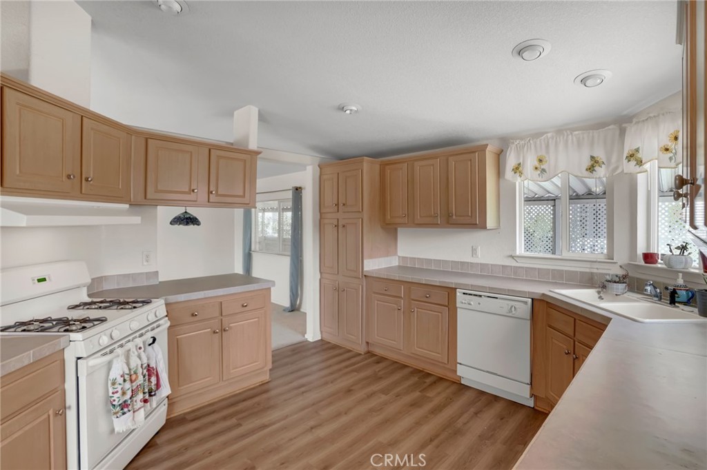 1001 W Lambert 219, La Habra CA 90631 - photo 19