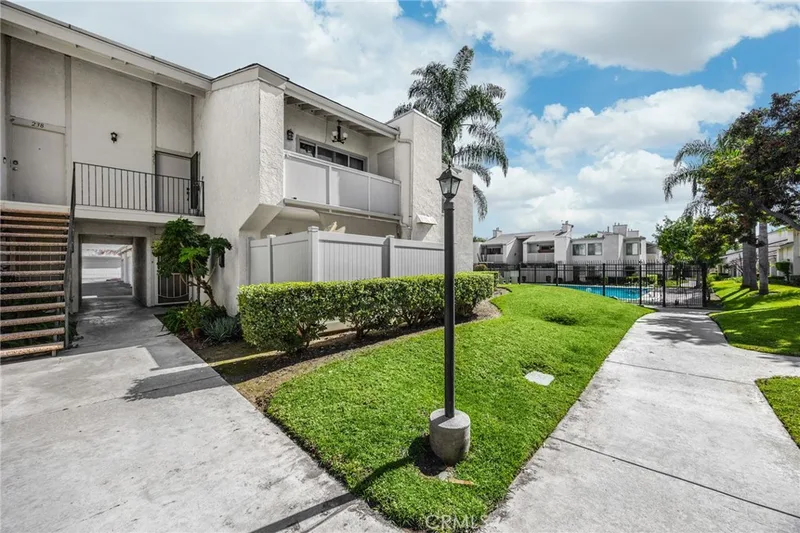 1018 E La Habra, La Habra, CA 90631