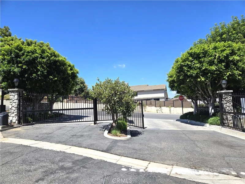 1319 S Country, La Habra, CA 90631