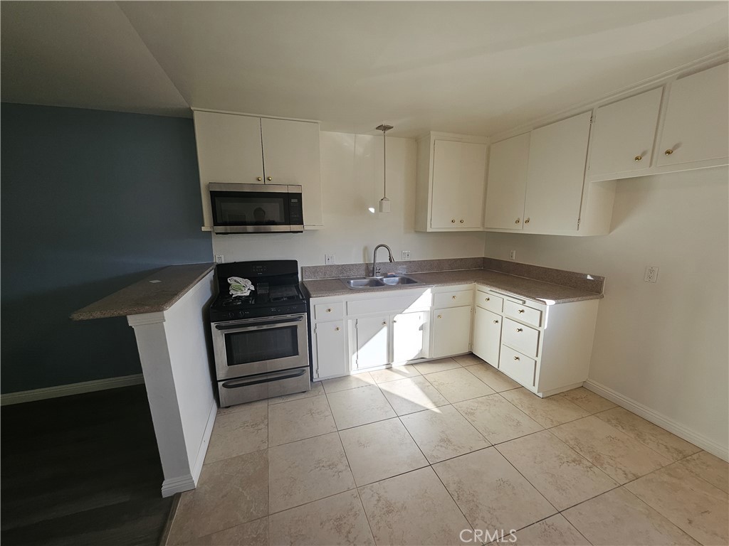 1381 Burwood Street 4, La Habra CA 90631 - photo 4