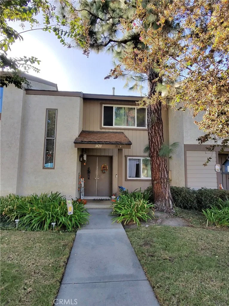 1420 Yorkshire, La Habra