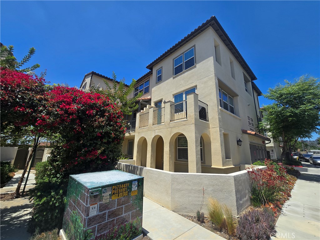 End-unit - 158 Gwen, La Habra CA 90631 - photo 1