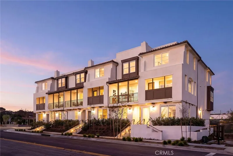 162 E Whittier Boulevard, La Habra