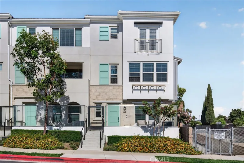 205 S Paige Ln, La Habra