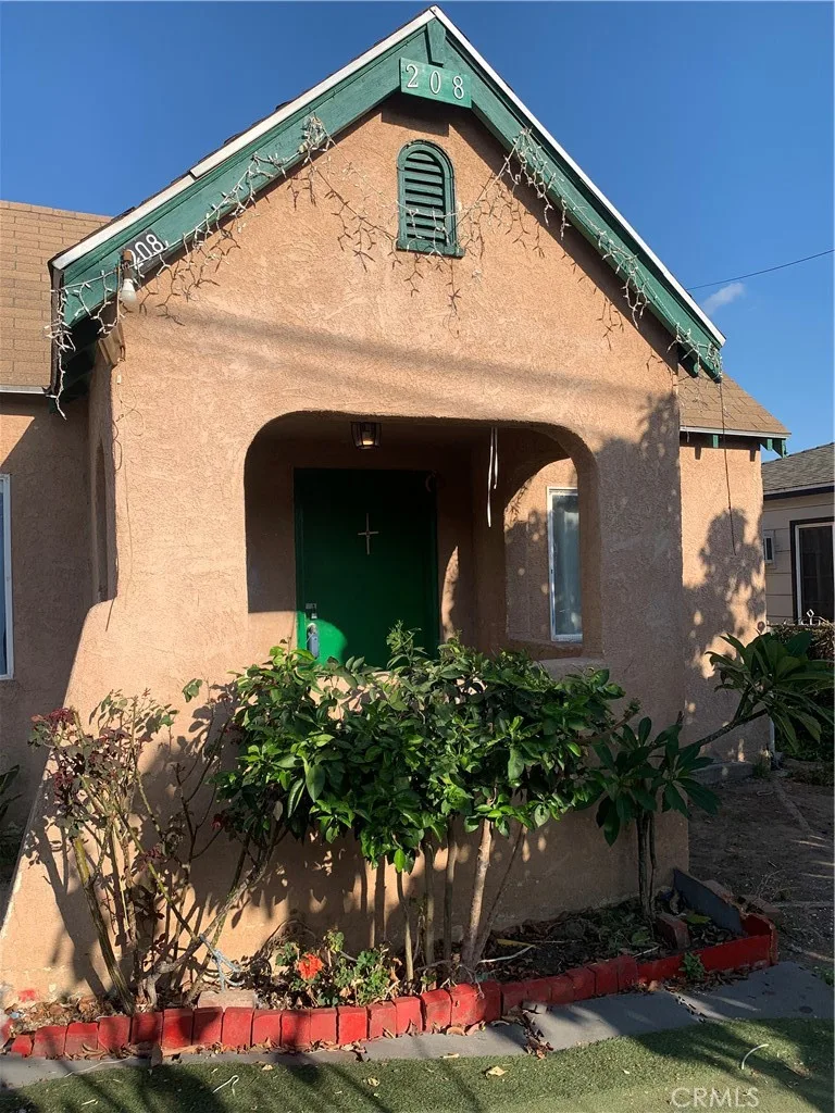 208 S Hillcrest, La Habra, CA 90631
