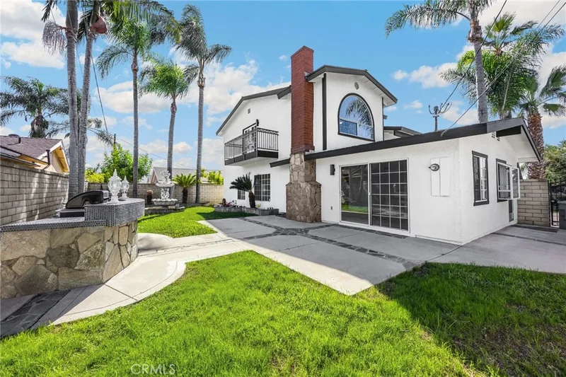 2300 E Whittier, La Habra