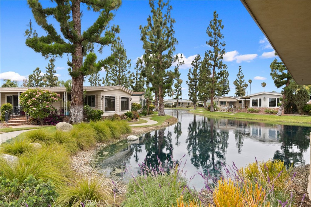 Beautiful lake view. Fishing available. - 2310 lake glen 52, La Habra CA 90631 - photo 25