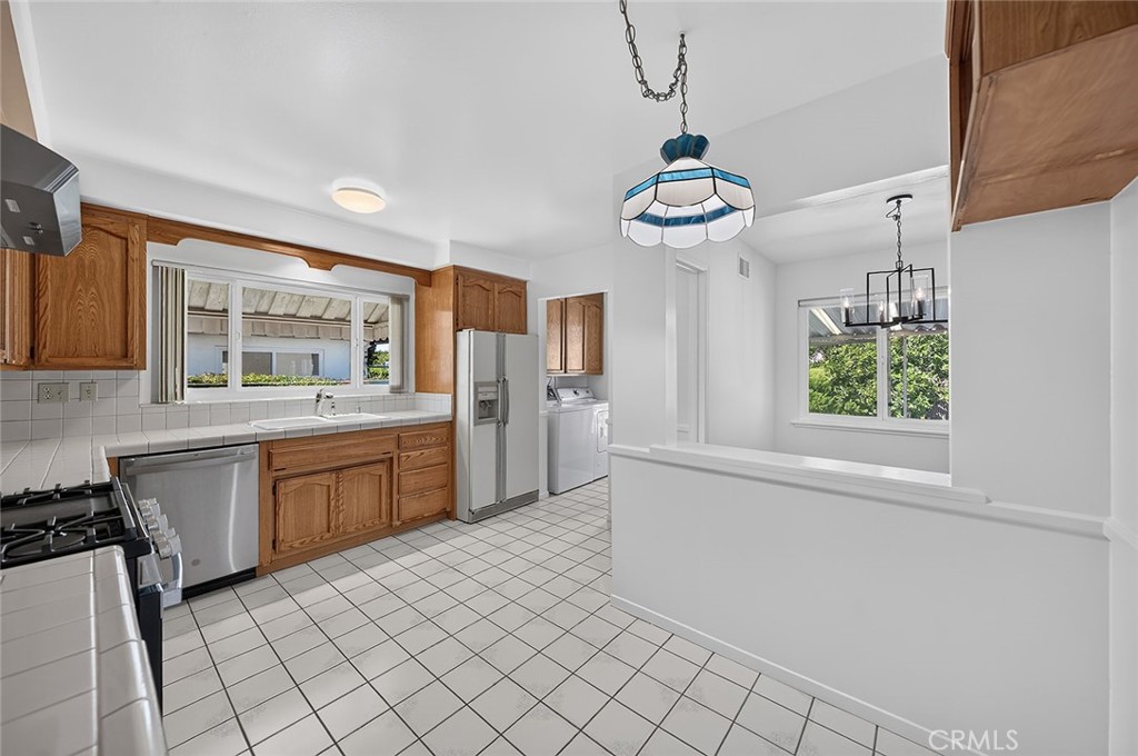 Kitchen and breakfast area - 2471 Oakland Drive, La Habra CA 90631 - photo 22