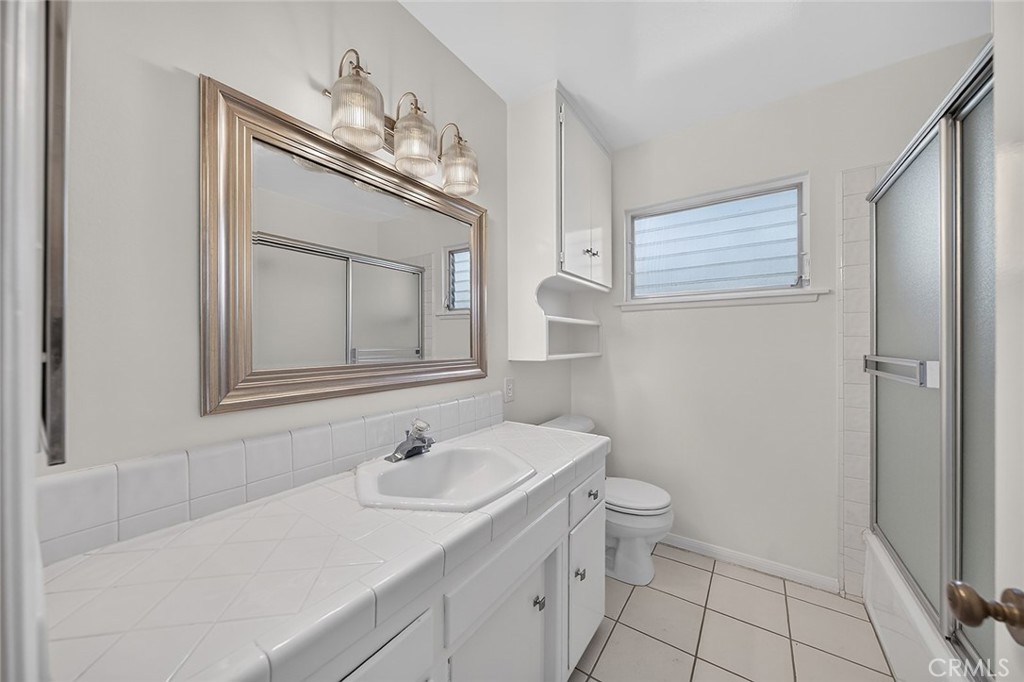 Full Bathroom - 2471 Oakland Drive, La Habra CA 90631 - photo 27