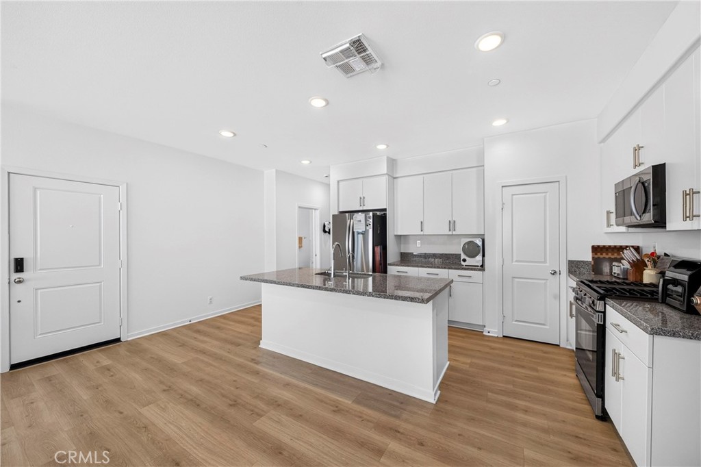 306 Vista Drive 103, La Habra CA 90631 - photo 7