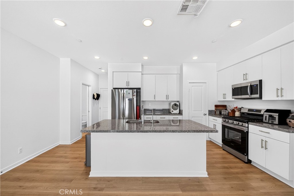 306 Vista Drive 103, La Habra CA 90631 - photo 8