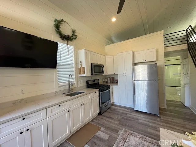 313 1st Street E, La Habra, CA 90631