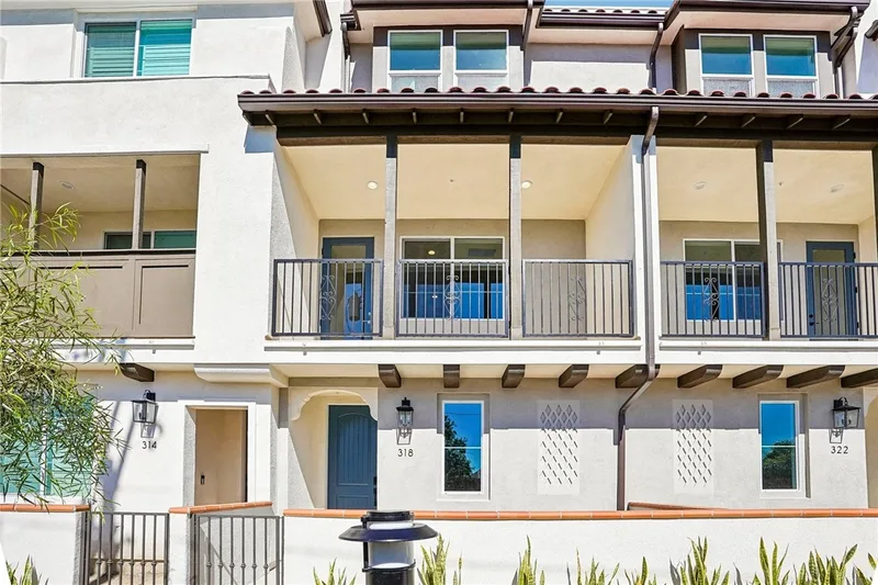 318 E William Way, La Habra