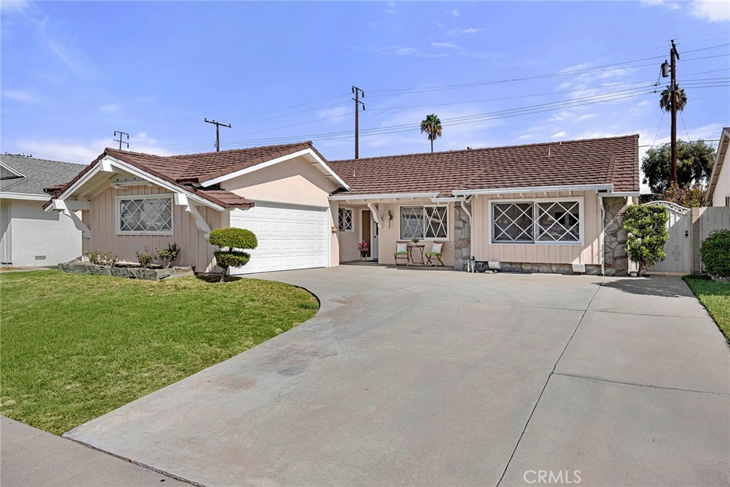 Want a single level home that borders Fullerton, is only a couple of miles to Brea, and is close to Cal State Fullerton? - 341 E Parkwood Ave, La Habra CA 90631 - photo 1