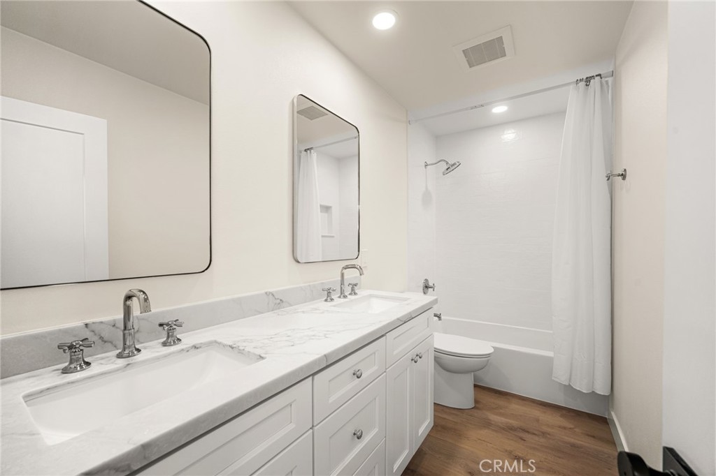Double sink vanity - 401 N Dexter, La Habra CA 90631 - photo 10