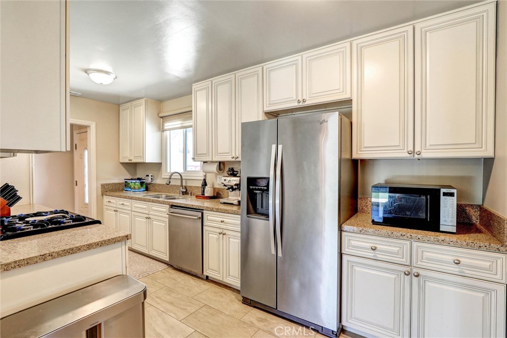Kitchen at living room - 550 Kern, La Habra CA 90631 - photo 5