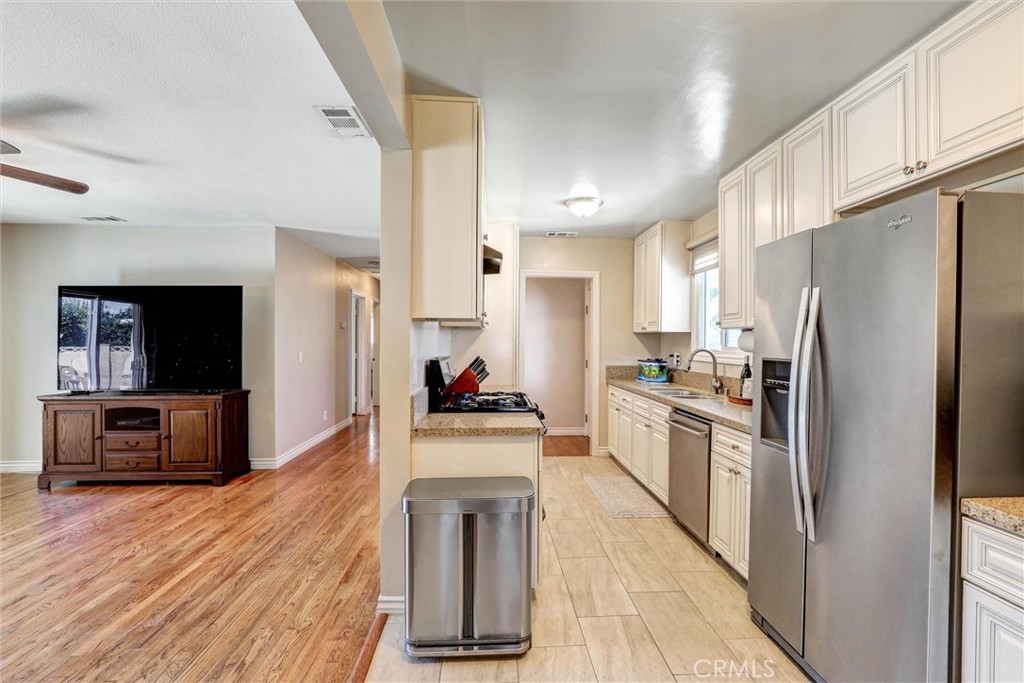 Kitchen at bonus​​‌​​​​‌​​‌‌​​‌‌​​‌‌​​‌​​​‌‌​‌​​​​‌‌​‌​​ room - 550 Kern, La Habra CA 90631 - photo 6