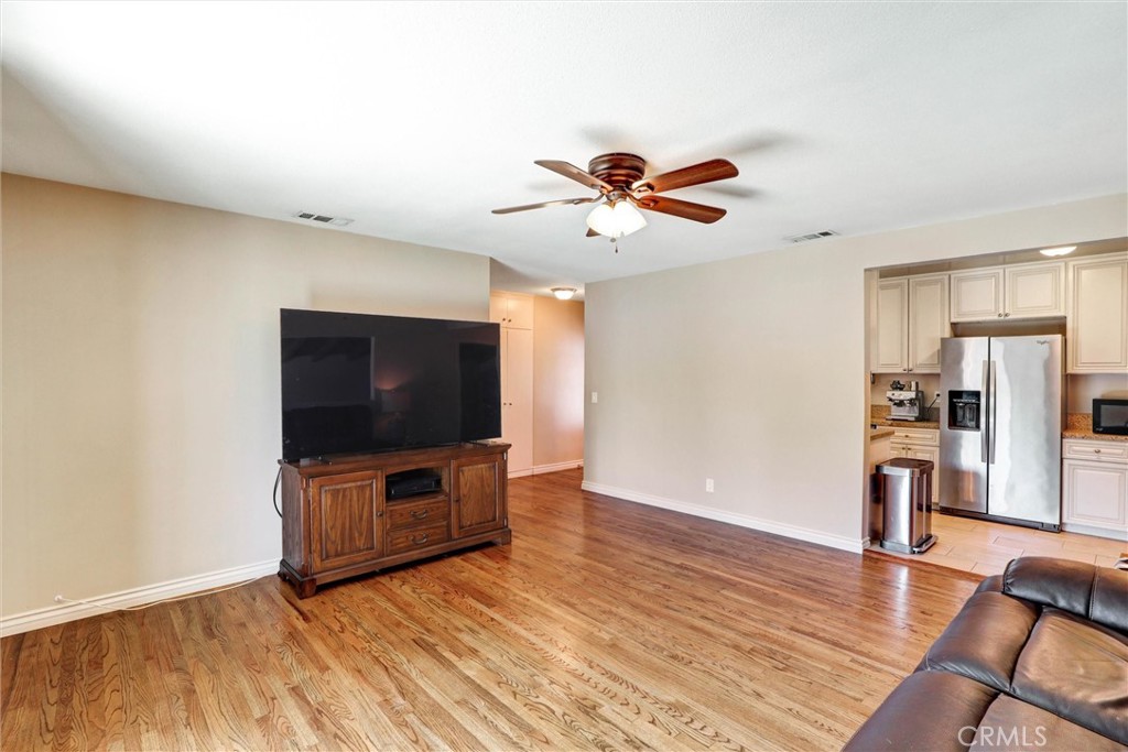 Living room - 550 Kern, La Habra CA 90631 - photo 10