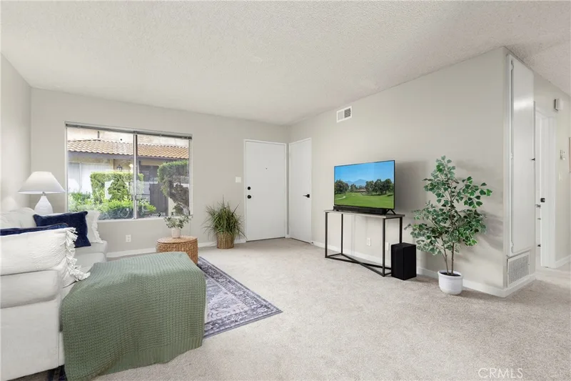 571 W Greenwood Avenue 12, La Habra, CA 90631